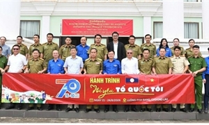 Tổ chức Hành trình ‘Tôi yêu Tổ quốc tôi’ tại Luang Prabang (Lào)