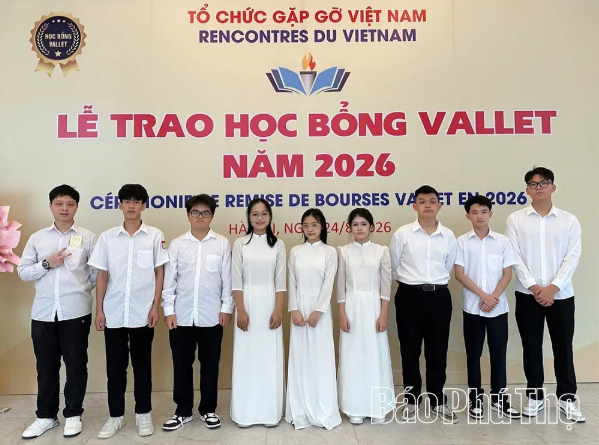 Nine Hung Vuong High School for the Gifted Students receive 2026 Vallet scholarships