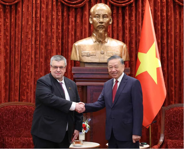 Quan hệ Việt Nam-Nga tiếp tục phát triển mạnh mẽ, vì lợi ích của nhân dân hai nước, vì hòa bình, hợp tác của khu vực và thế giới