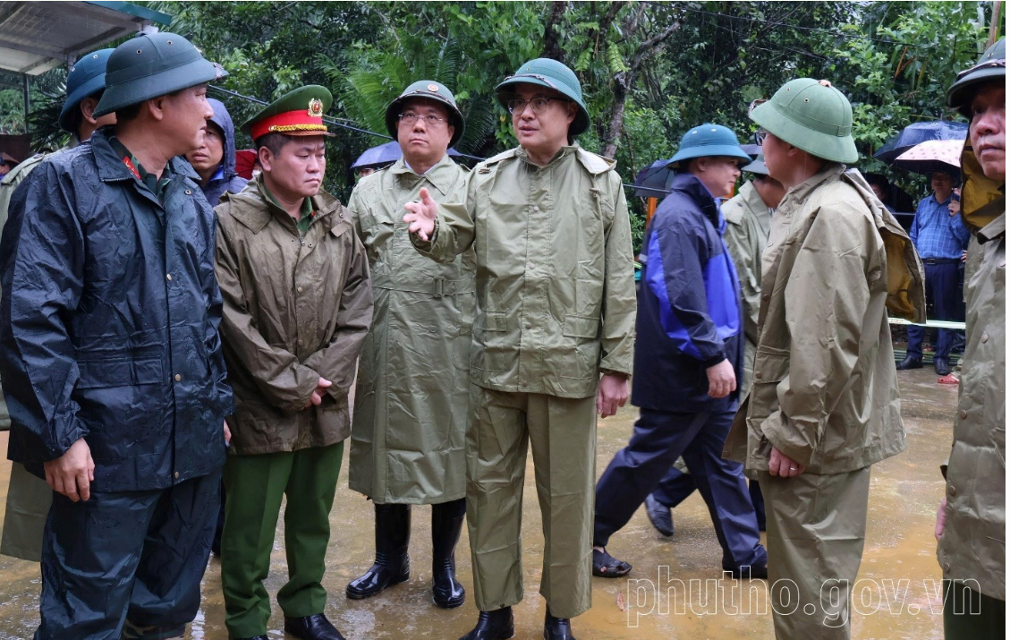 Lãnh đạo tỉnh kiểm tra, chỉ đạo khắc phục hậu quả sạt lở và ứng phó với mưa lớn trên địa bàn tỉnh