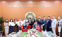 Phó Chủ tịch UBND tỉnh Nguyễn Khắc Hiếu làm việc với Đoàn công tác của Tổ chức xã hội toàn Nga OPORA ROSSII