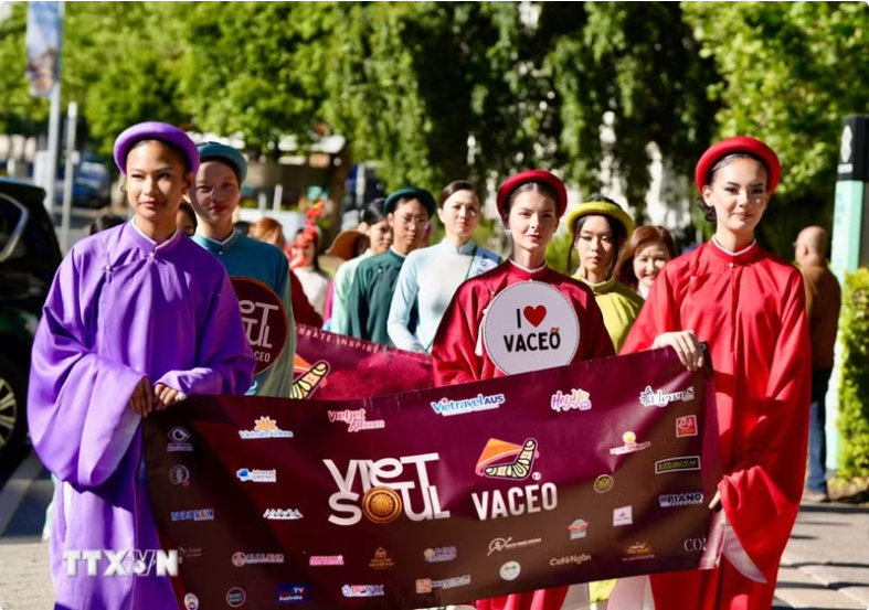 Sydney hosts first Vietnamese Ao dai street parade